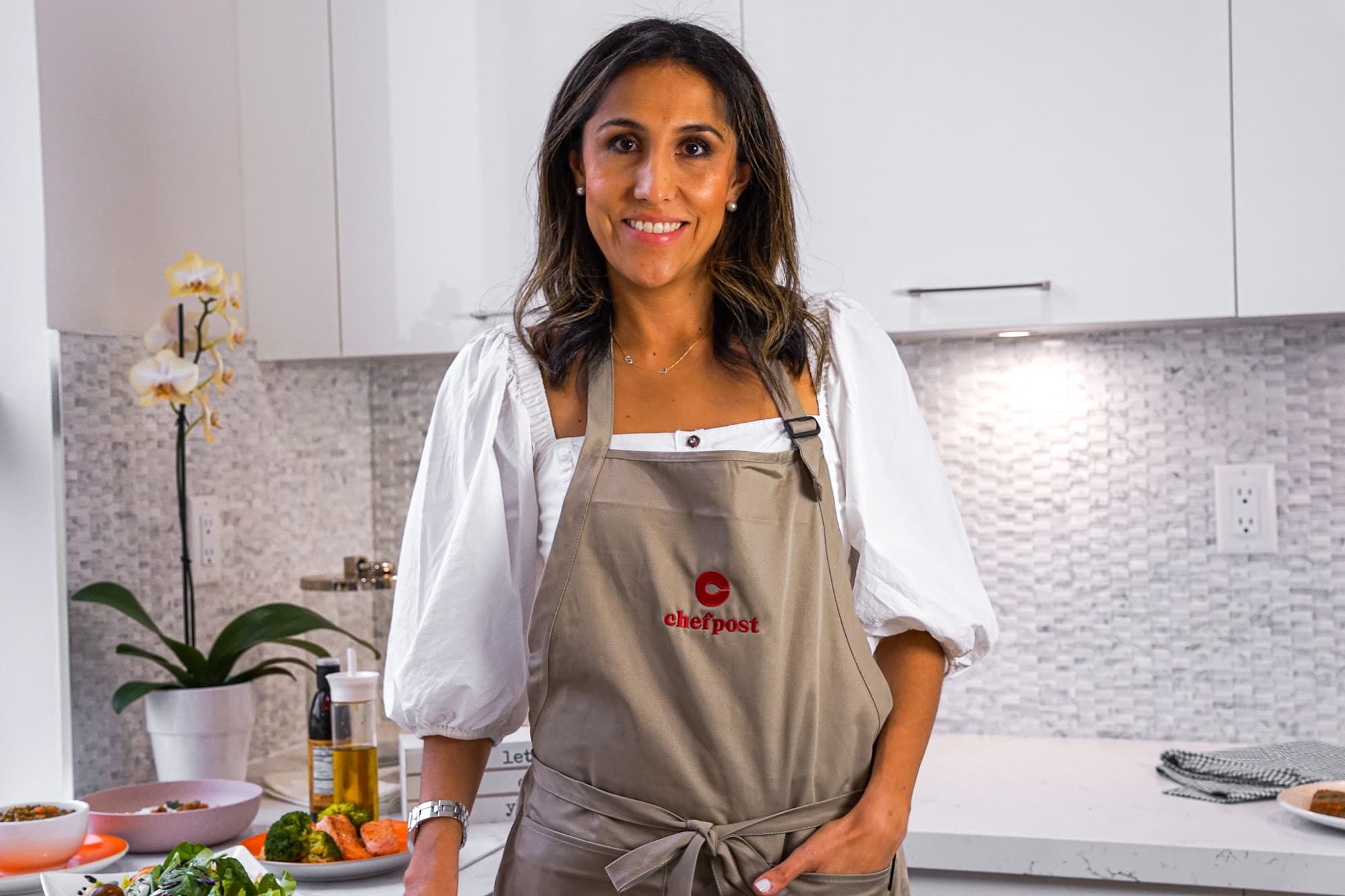 A vetted Chefpost chef in a client's kitchen, ready to cook a private dinner